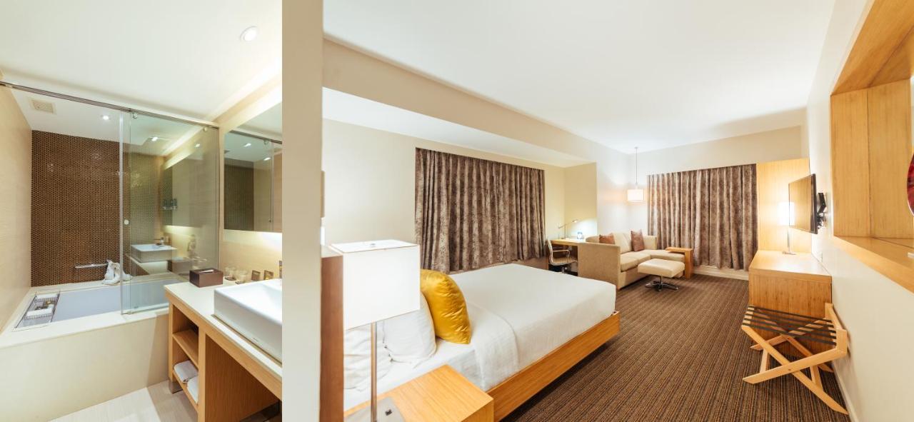 Novotel Lucknow Gomti Nagar Екстер'єр фото