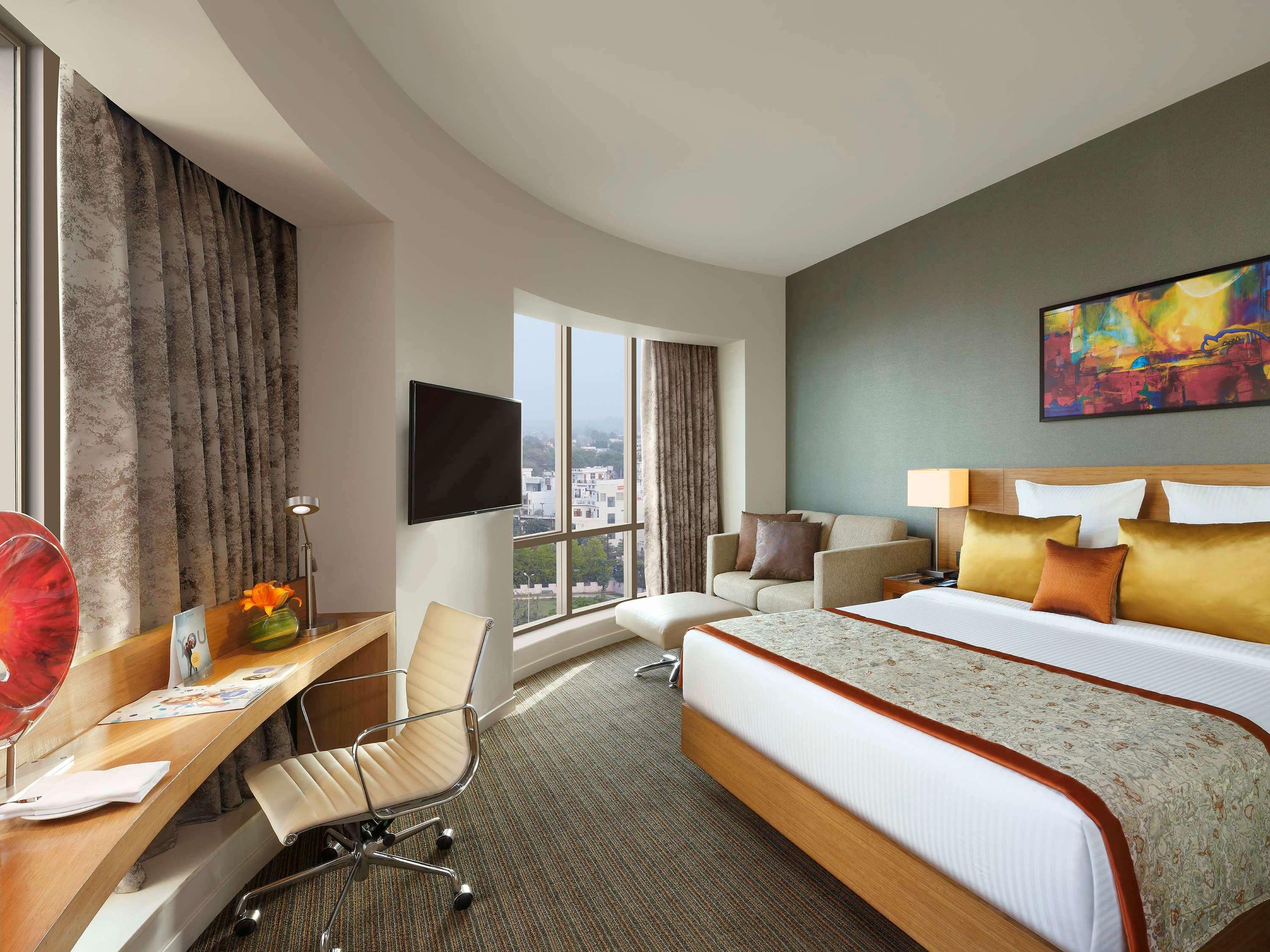Novotel Lucknow Gomti Nagar Екстер'єр фото