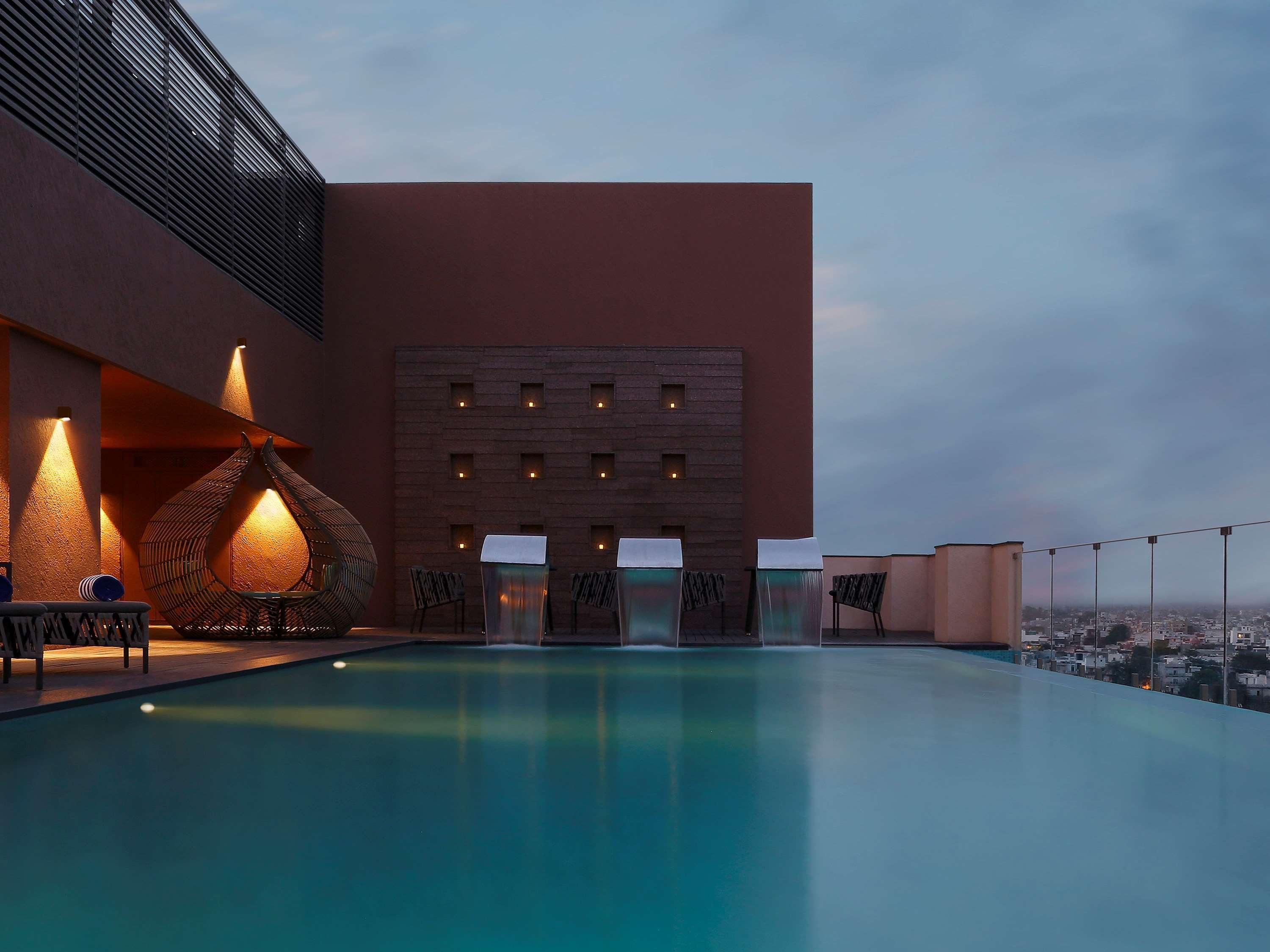 Novotel Lucknow Gomti Nagar Екстер'єр фото