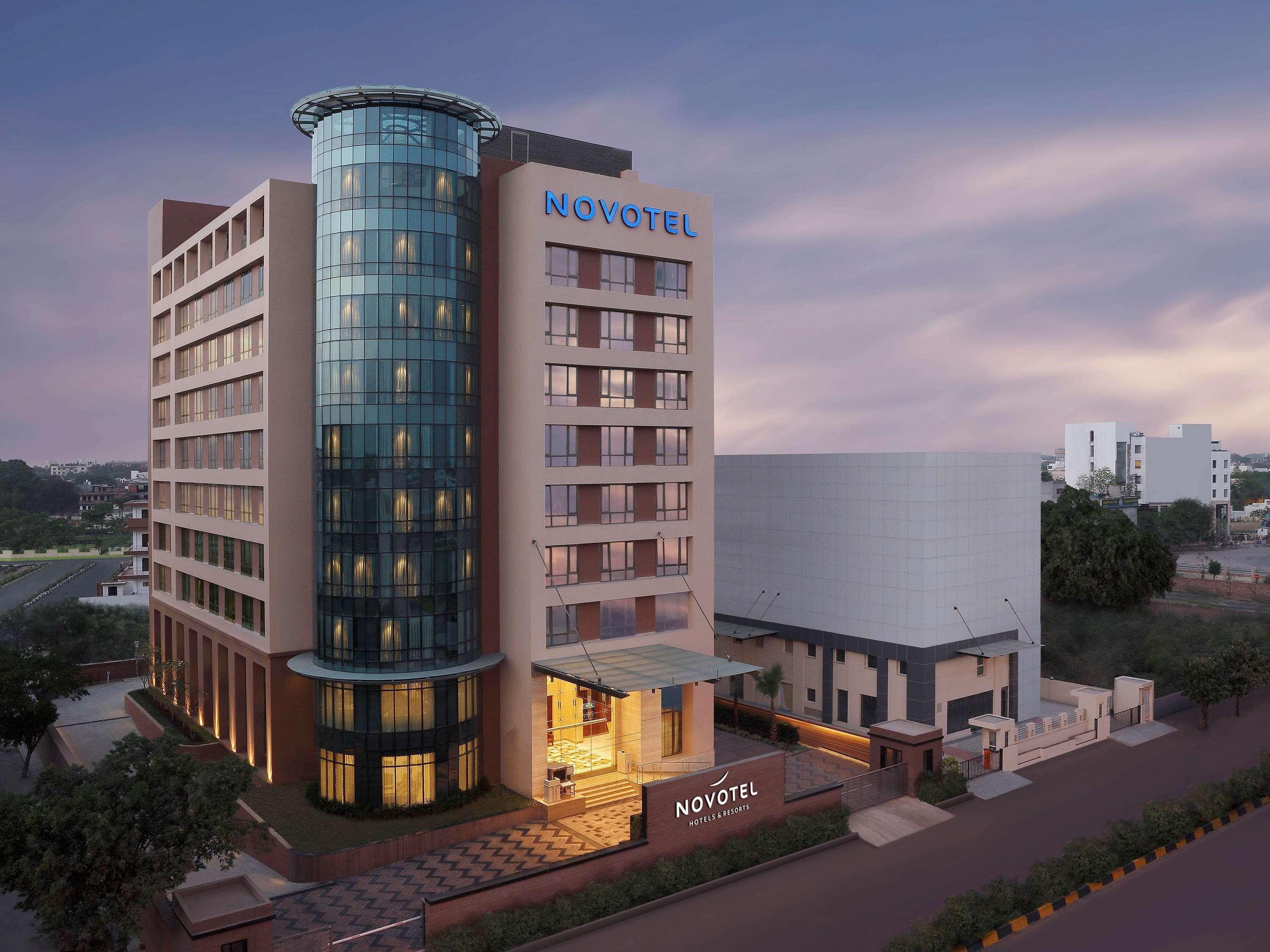Novotel Lucknow Gomti Nagar Екстер'єр фото