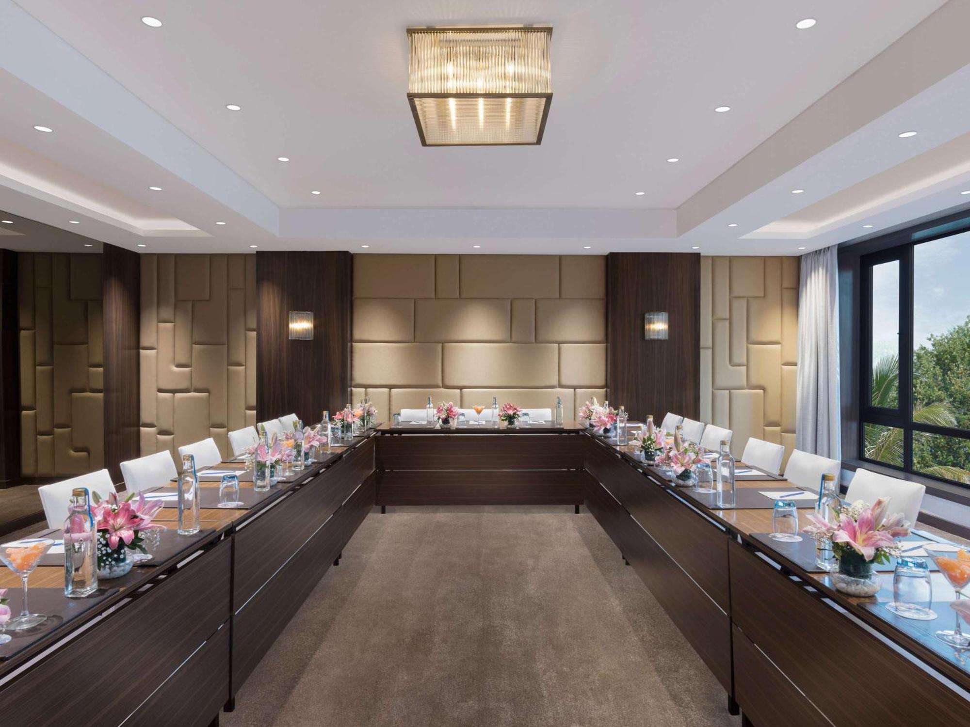 Novotel Lucknow Gomti Nagar Екстер'єр фото