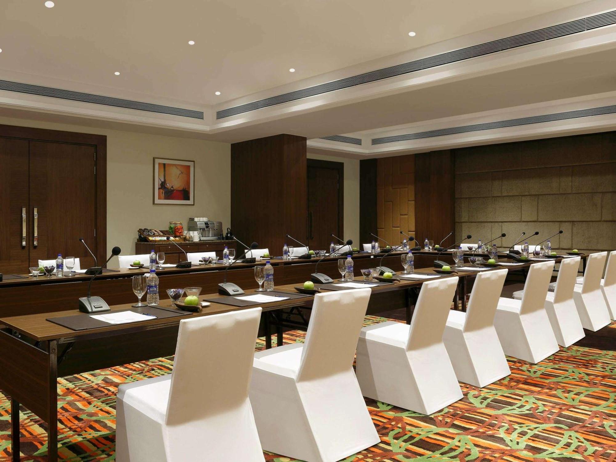 Novotel Lucknow Gomti Nagar Екстер'єр фото